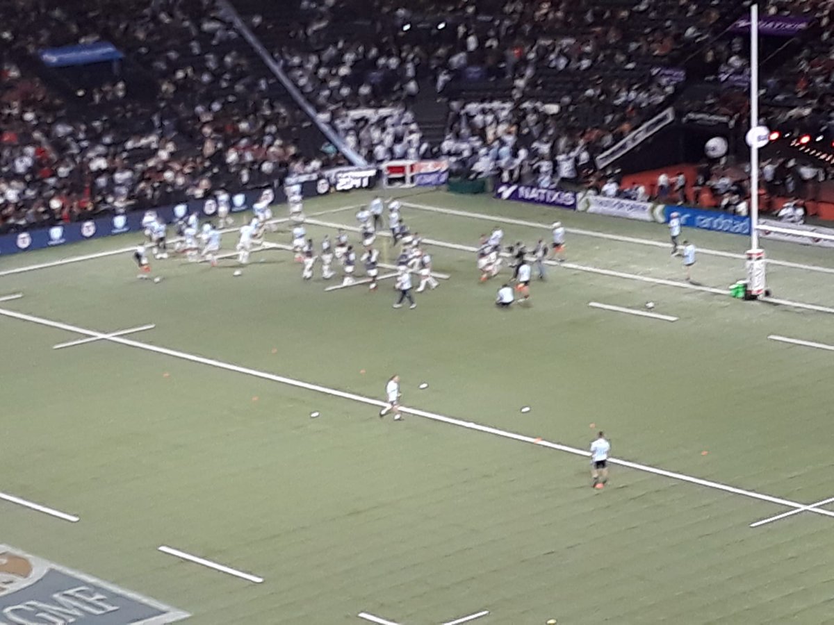 ESSRugby's tweet photo. 🎃 L'école de rugby est en place à l'Arena de Nanterre pour Racing-Toulouse ! Merci au Racing 92  et à la @LIFRugby.

Un grand  CARS Paulon de nous avoir transporté avec une réservation de dernière minute ! https://t.co/rJLTg8TH8W