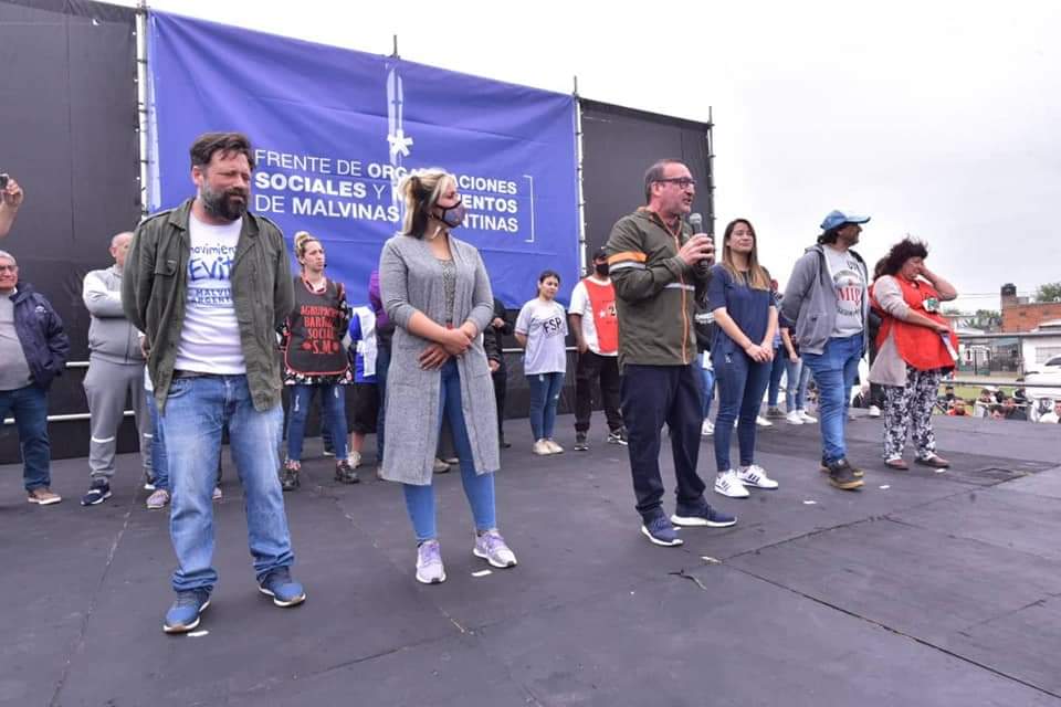 luisvivona's tweet photo. 📝 • Encuentro con Organizaciones y Movimientos Sociales de #MalvinasArgentinas. 

Junto a compañeros y compañeras, nos reunimos para contagiar energía y así redoblar los esfuerzos para renovar día a día la esperanza y la felicidad de nuestro pueblo. https://t.co/9rUBVzHQry