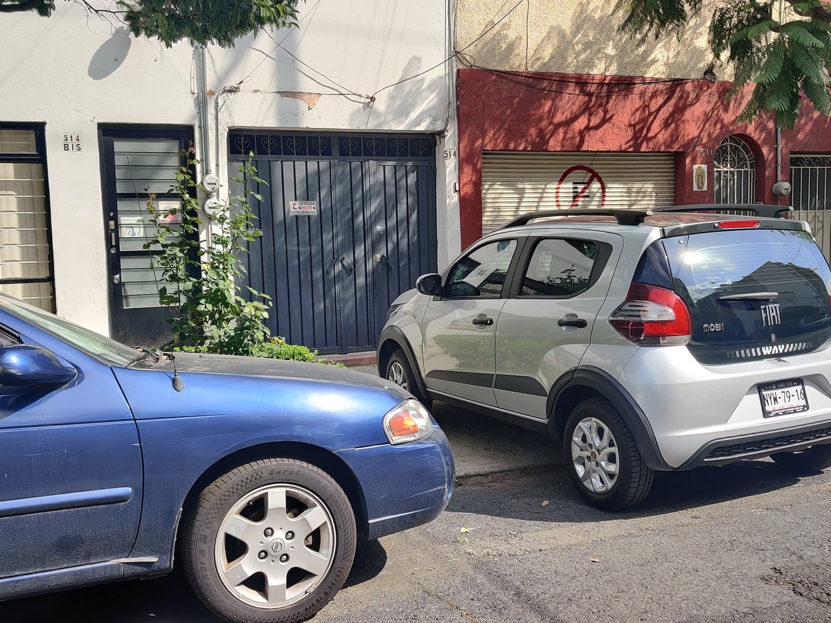 rroba_yo's tweet photo. Buenas tardes @UCS_GCDMX .
Por favor liberar la banqueta de Heriberto Frías 514 entre Diagonal de San Antonio y Luz Saviñon #Narvarte

Gracias. https://t.co/YphUL6Gyvz