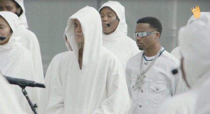 jdbonline's tweet photo. Justin Bieber at Kanye West's Sunday Service. https://t.co/UBCqLN0l1A