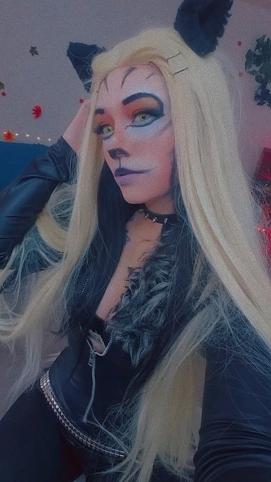 ~Rum Tum Tugger~       *I'm online!* https://t.co/T0xnYfMRtL