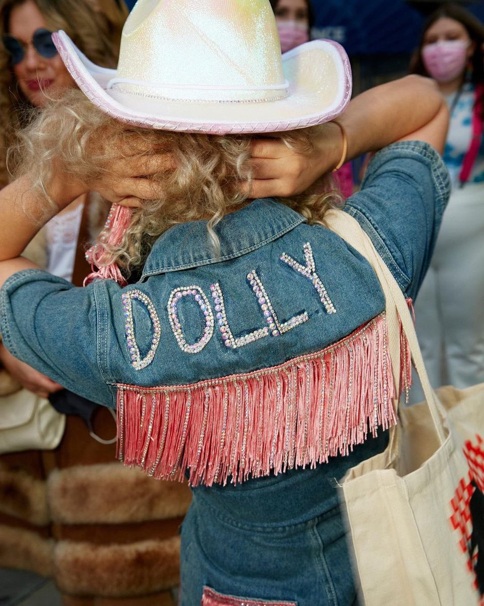 hsdaily's tweet photo. “It was simply the best Halloween costume party in town—with the added bonus of being serenaded to by Harry Styles all night.” - Vogue 

📸Landon Phillips https://t.co/FevEPjHcOq