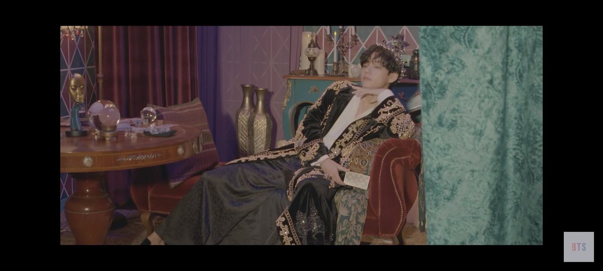 imaastrccr's tweet image. STAR TURNED VILLAIN
Fate reader V
"All fates were determined from the day the universe was first formed. You can't change your destiny. But i can help"
#starturnedvillain 
#FateReader 
#V
#TAEHYUNG 
You will probably find your name when u read my fate🙇👀🔮