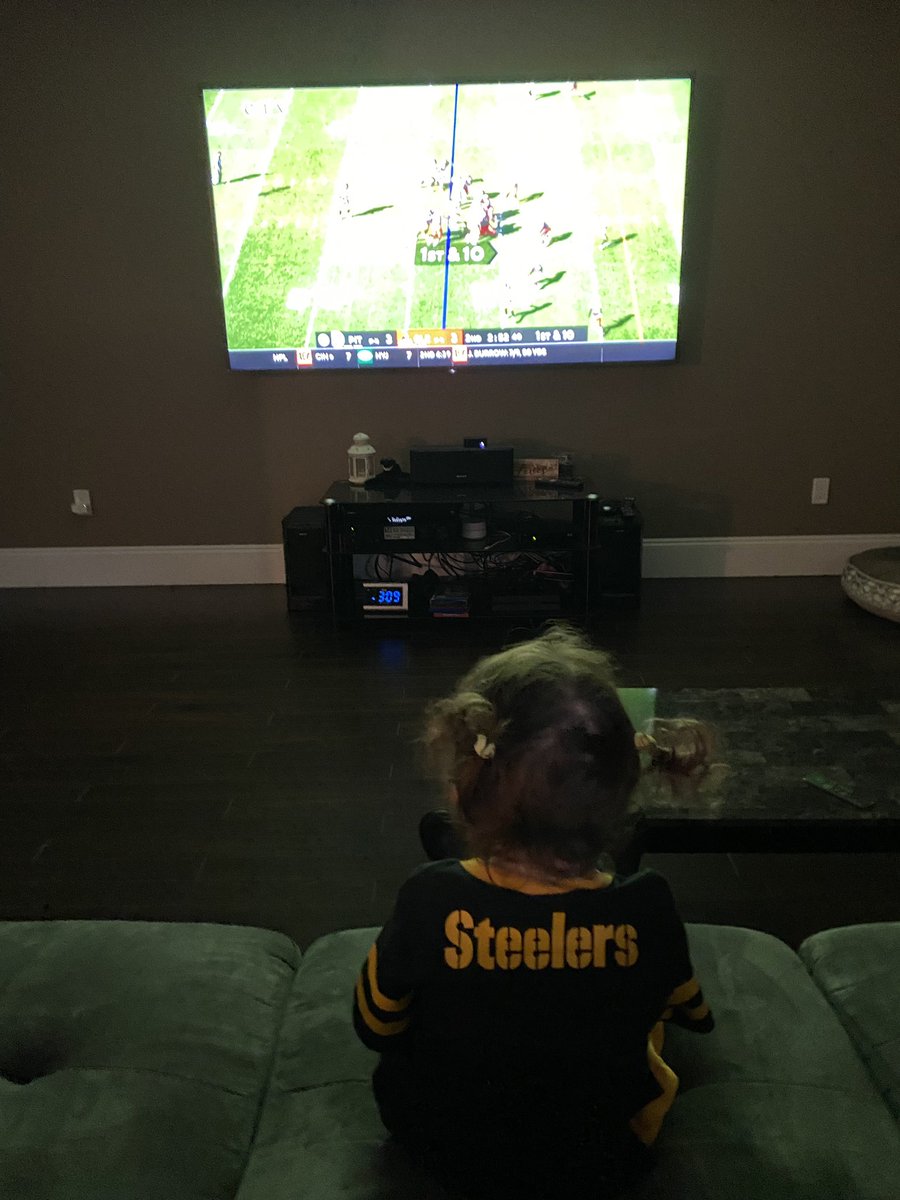 SKACMAN's tweet photo. Hey @steeler family we had some some extra good luck charms today! Let’s goooooo! Happy #halloween2021 #HereWeGo https://t.co/twee6RGeC0