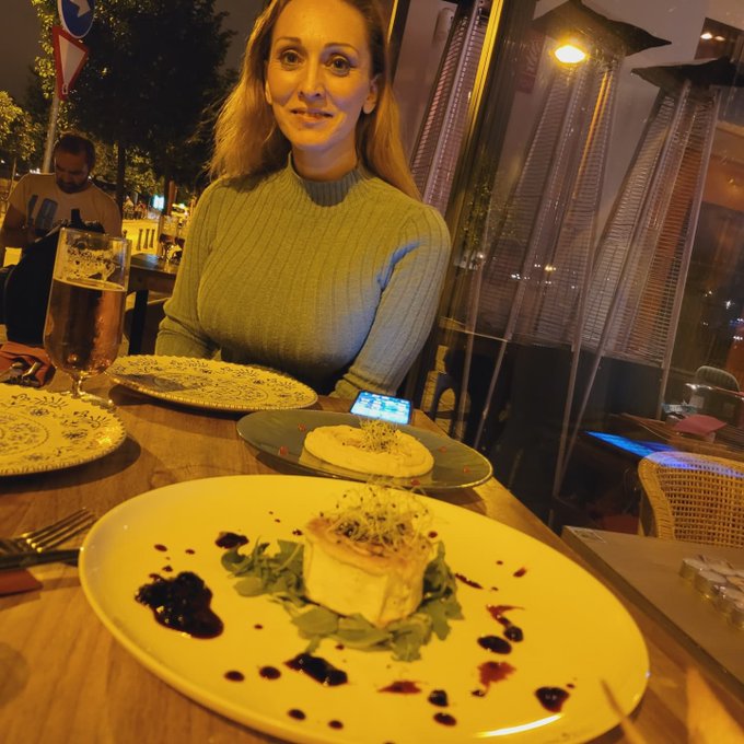 Pase&iacute;to por Triana y cena rom&aacute;ntica a la orilla del Guadalquivir #LAMUJER 😍&hearts;️donde volveremos sin duda<a href="/tag/lamujer"class="tags"><span>#lamujer</span></a>