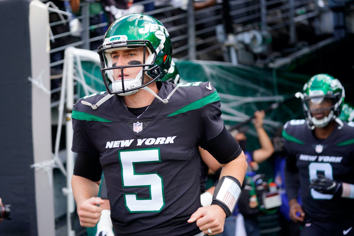 NFLonCBS's tweet photo. List of QBs to have 400 Pass Yards and 3 Pass TD in their first career start, since 1950:

- Mike White

List finished. https://t.co/7Ih3etchUA