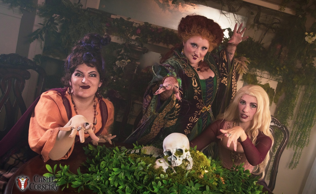 LSLCouturier's tweet photo. 'Tis time for ALL HALLOW'S EVE with #FallForCostume and nothing could top HOCUS POCUS!!
Happy Halloween, y'all!!
Here's some more photos shot this month with the incredibly talented @LostDinoFilms
#hocuspocus #bettemidler #sandersonsisters https://t.co/bLBNeow7H8