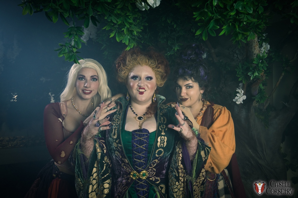 LSLCouturier's tweet photo. 'Tis time for ALL HALLOW'S EVE with #FallForCostume and nothing could top HOCUS POCUS!!
Happy Halloween, y'all!!
Here's some more photos shot this month with the incredibly talented @LostDinoFilms
#hocuspocus #bettemidler #sandersonsisters https://t.co/bLBNeow7H8