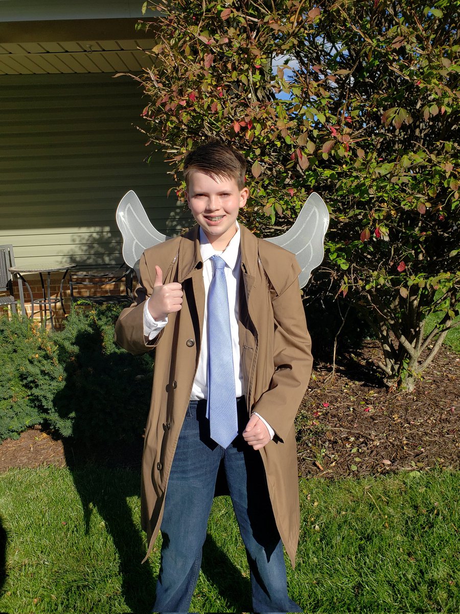 BarronScience's tweet image. Castiel is off to hunt demons.... and candy 😈🍬 @mishacollins