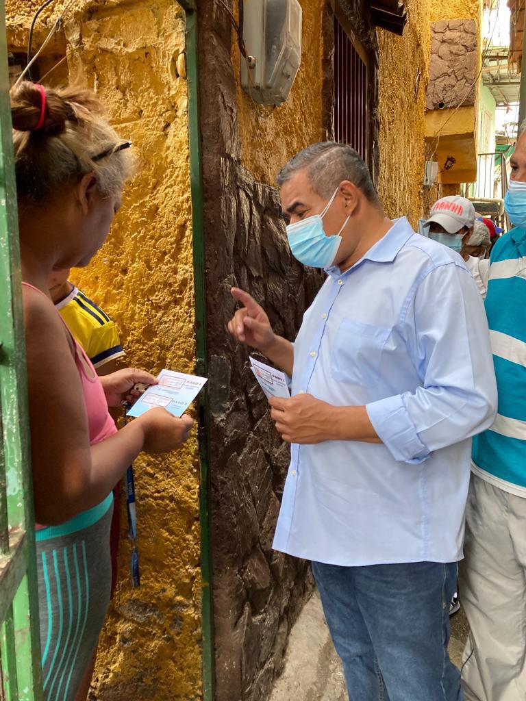 goyogonzalezjg's tweet photo. En Santa Cruz motivando a nuestra comunidad a participar el 21N ¡Estamos unidos para solucionar! #Baruta #YoVotoPorLaUnidad #SantaCruz https://t.co/F7iEi6XcXi