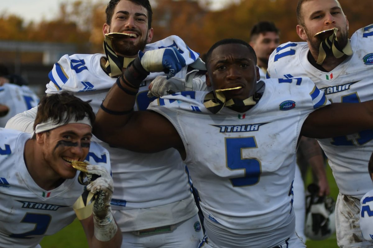 Tricolore sul tetto d'Europa, ancora una volta! Dopo 34 anni la Nazionale di #footballamericano vince il titolo continentale: grande impresa a Malmö, sconfitta la Svezia padrone di casa. Complimenti alla squadra, a Coach Giuliano e alla <a href="/Fidaf_News/">Fidaf News</a> guidata dal Presidente Orlando!