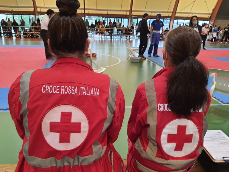 CRIComSabatino's tweet photo. Presenti oggi per l'assistenza sanitaria alla gara Federkombat Regionale Lazio presso il Pala Fagiani ad #AnguillaraSabazia.
Grazie ai nostri #VolontariCRI impegnati!
#assistenzasanitaria #crocerossa #federkombat #federkombatlazio https://t.co/L0uHunyZ8j