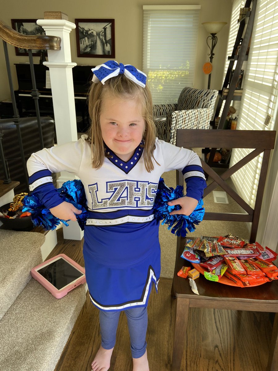 This little LZHS cheerleader!💙💙💙 @LZHScheer @GalltKelley @LZHSBEARS