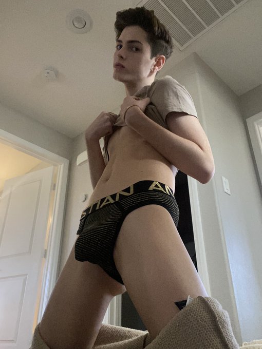 Some pics for my hoes out there 🙃😇 https://t.co/tn0NwnDAO8