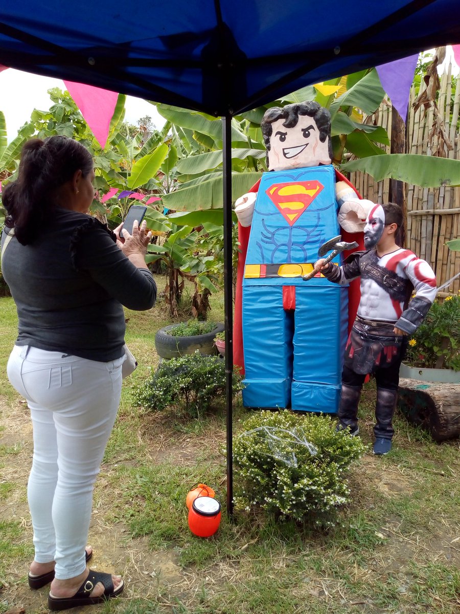 La huerta del terror en #comunativa día de los disfraces, caigan estamos toda la tarde #manizales #huertasqueasustan #colombia