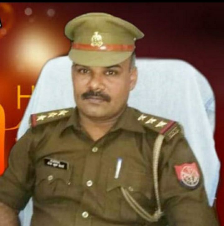 AbhishekDevans1's tweet photo. इस तरे की भाषा बहोत अभद्र है शर्म आनी चाहिये इस पुलिस वाले को जनता से बात करने का तरिका नहीं है! वर्दी के घमंड मे धमकाने का काम कर रहा है ये SHO केशव तिवारी! 
"समय बतायेगा की तुम्हारा जूता भारी है या कानून का डंडा भारी है"
#केशव_तिवारी_SHO_गोमतीनगर #LucknowPolice 
#dgpup 
Jaihind https://t.co/Xi6hShLmnM