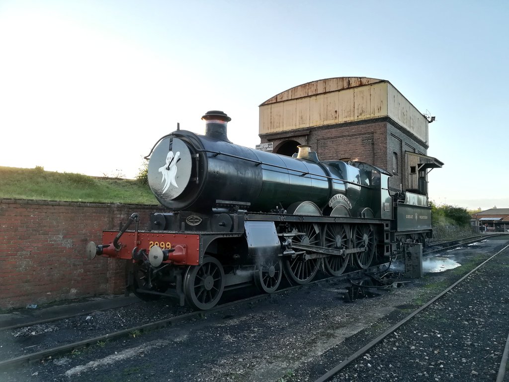 RWLDproject's tweet photo. Thanks to @DidcotRailwayC today for a great spoooooky #Halloween #Hallowsteam day out!
Everyone on site was exceptional & the family had a brilliant time. Esp so given the dreadful weather this morning - staff were dealing with fallen trees before opening! https://t.co/0dp8PehOn0