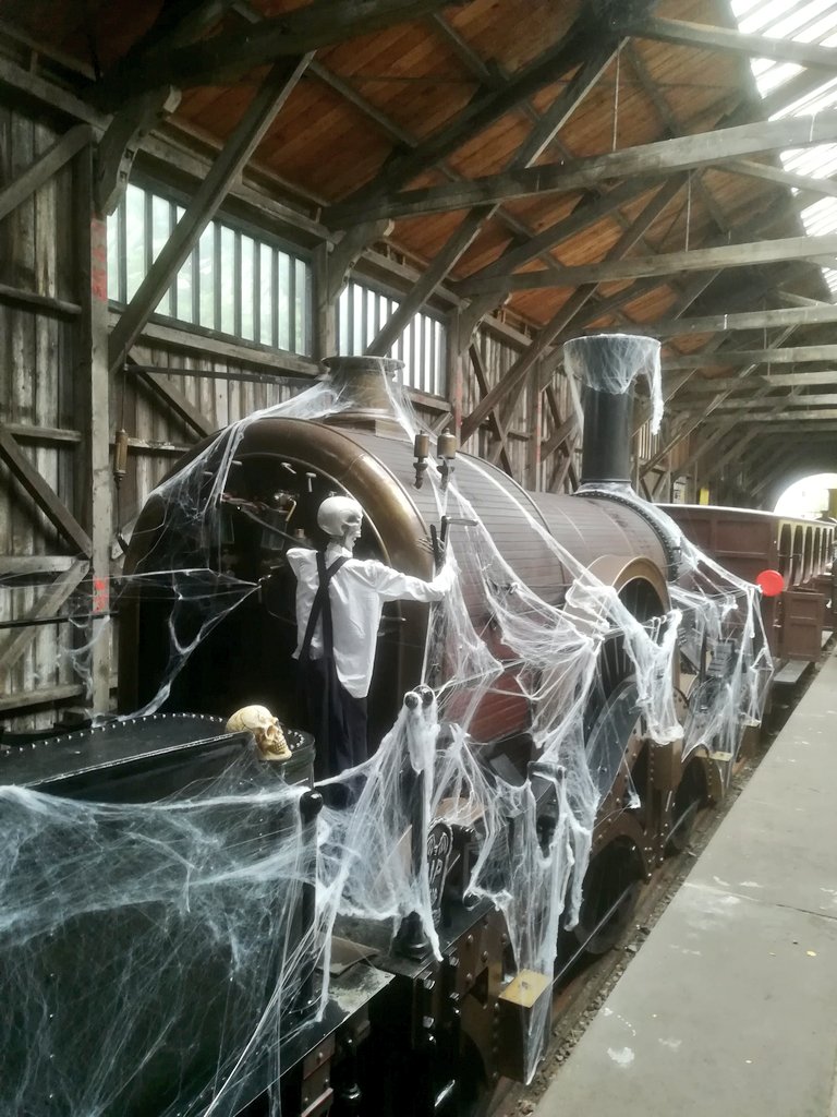 RWLDproject's tweet photo. Thanks to @DidcotRailwayC today for a great spoooooky #Halloween #Hallowsteam day out!
Everyone on site was exceptional & the family had a brilliant time. Esp so given the dreadful weather this morning - staff were dealing with fallen trees before opening! https://t.co/0dp8PehOn0
