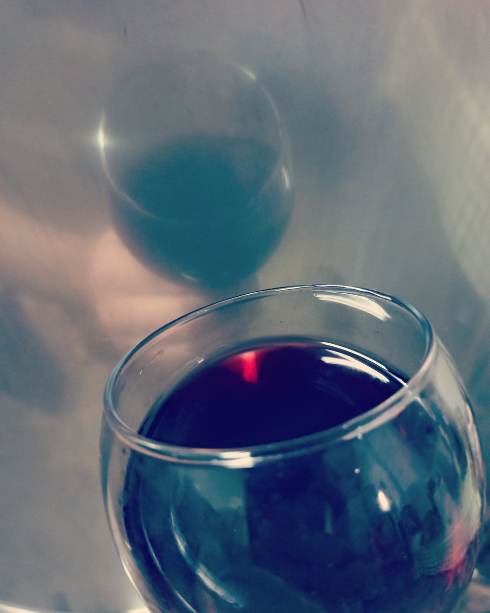 VCorreaTF's tweet photo. 🙋🏻‍♂️Soy más de #HelloWine 🍷 https://t.co/1FAVG7c0TJ