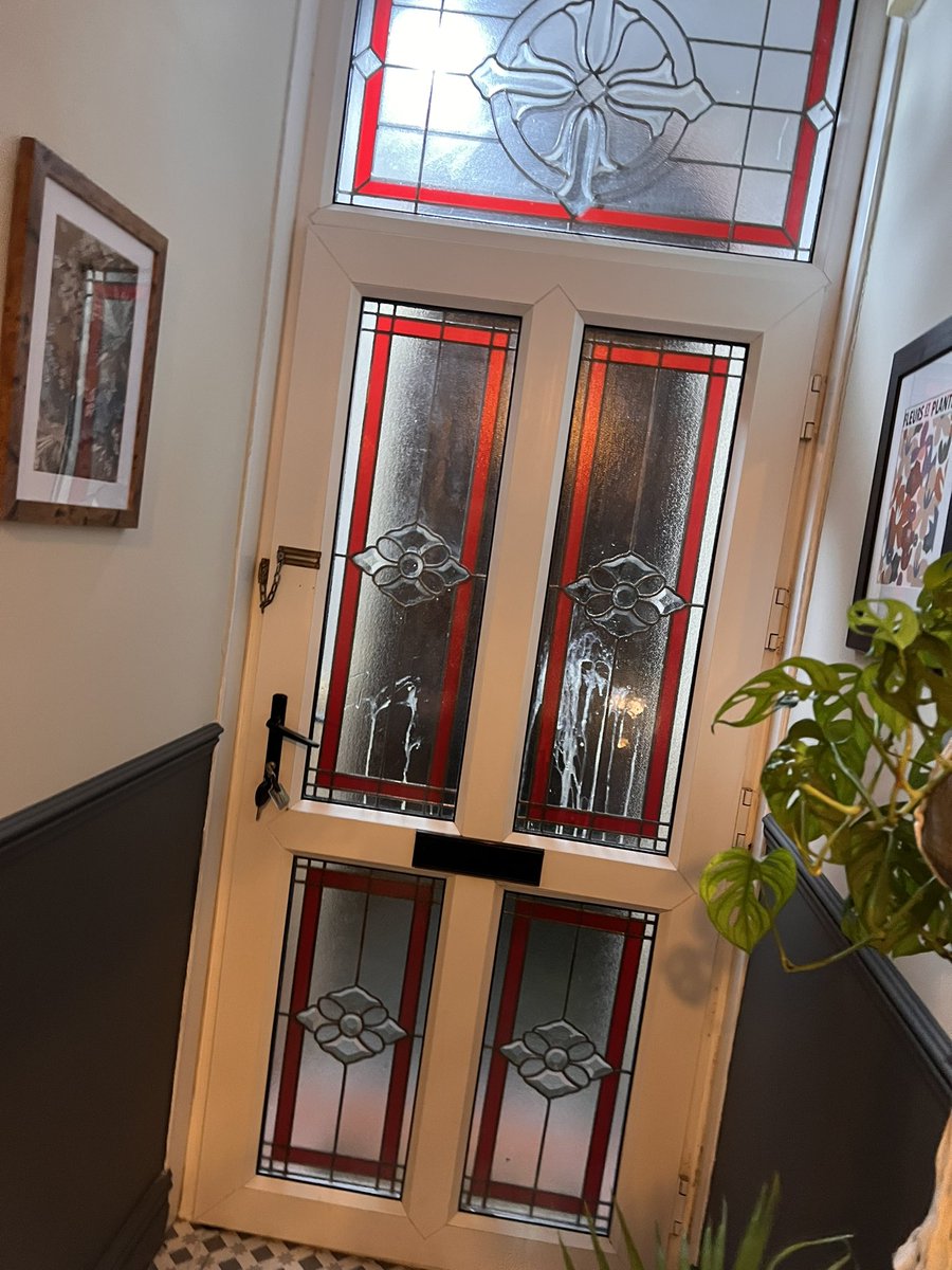 Okay now I hate Halloween. Anyone else in #Splott get egged?