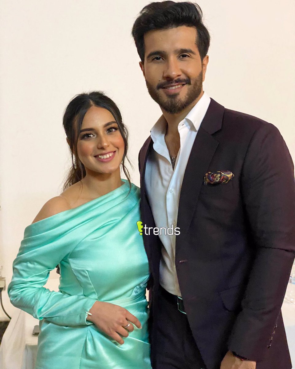Etrendsdotpk's tweet photo. Much awaited picture of night 😍

#ferozekhan #iqraaziz #thorpr #awardsshow https://t.co/E0SGdXTCGe