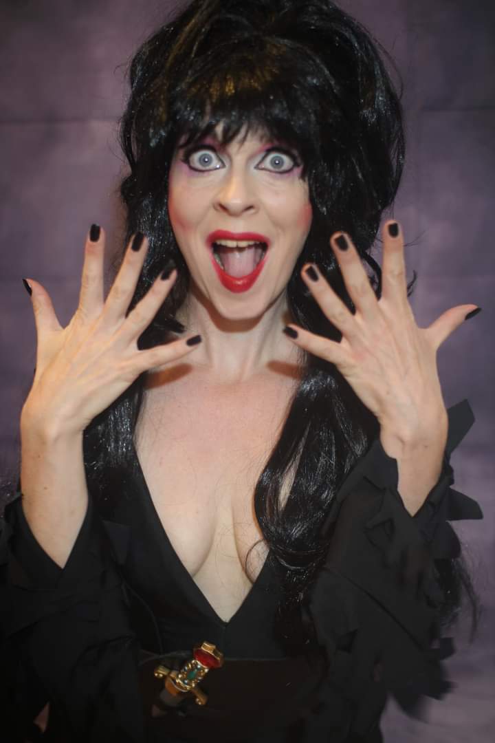 Happy Halloween 😈 #halloween #halloween2021 #HappyHalloween2021 #elvira #mistressofthedark #horror #horrorcosplay #cosplay