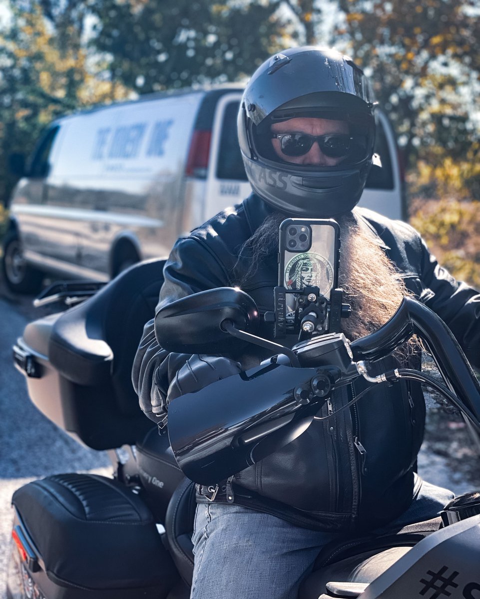 the_ornery_one's tweet photo. I'll stop wearing black when they make a darker color
 #stayornery #harleydavidson #roadglidespecial #openroad  #motorcycles #motovlog #custombike #trickmybike #twowheels #roadglide #wearblack #halloween #wednesdayaddams #theaddamsfamily #memphisshades #handguards #madeinmemphis https://t.co/hXfvINP28X