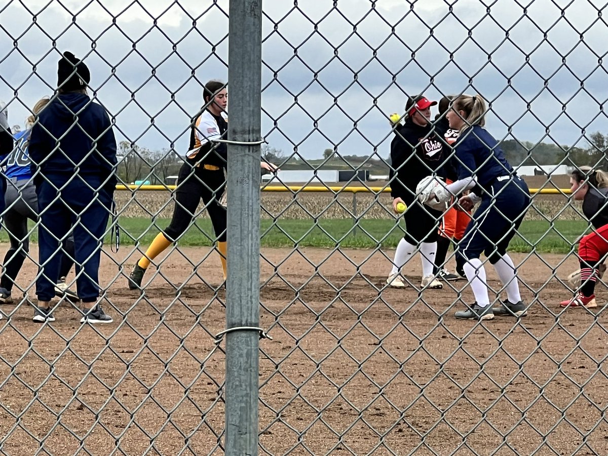 whoooocares's tweet photo. Great day watching Sam in her element at @ShawneeStateSB camp today. @MovPrideSwartz @SSUBears https://t.co/HWvj42fJdd