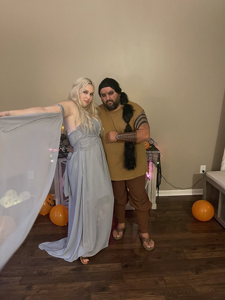 chemonursenic's tweet photo. My sun and stars, moon of my life @GameOfThrones https://t.co/y6aivk8pnk