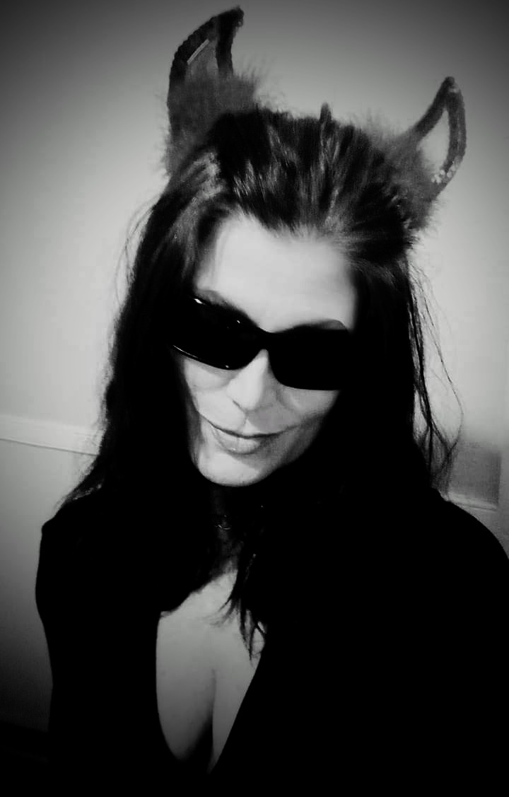 moodyblueeyes's tweet photo. #HappyHalloween2021 
#voodoofest #VooDoo2019
#gnr #GunsNRoses #devilindisguise #ElvisPresley #Elvis https://t.co/gkmUJH9QrA