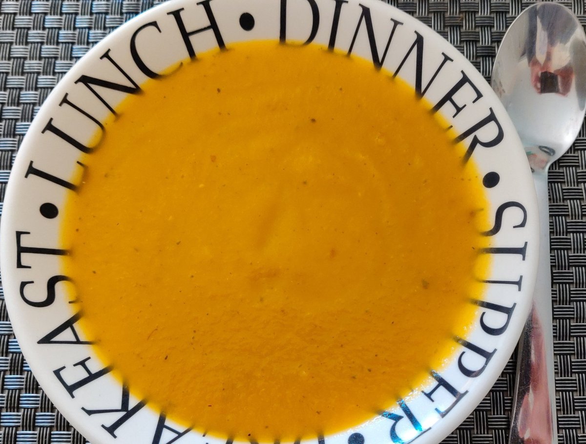 chefrenchef's tweet photo. Pumpkin and star anise soup .
Soupe de citrouille et anis étoilé.
Full recipe (Live #111) on my YouTube channel (link in bio).
#food #soup #pumpkin #soupe #citrouille #staranise #halloweencooking
#halloweenrecipes #halloween #homemade #faitmaison #recettefacile #easyrecipes #chef https://t.co/wzpaFQK5rx