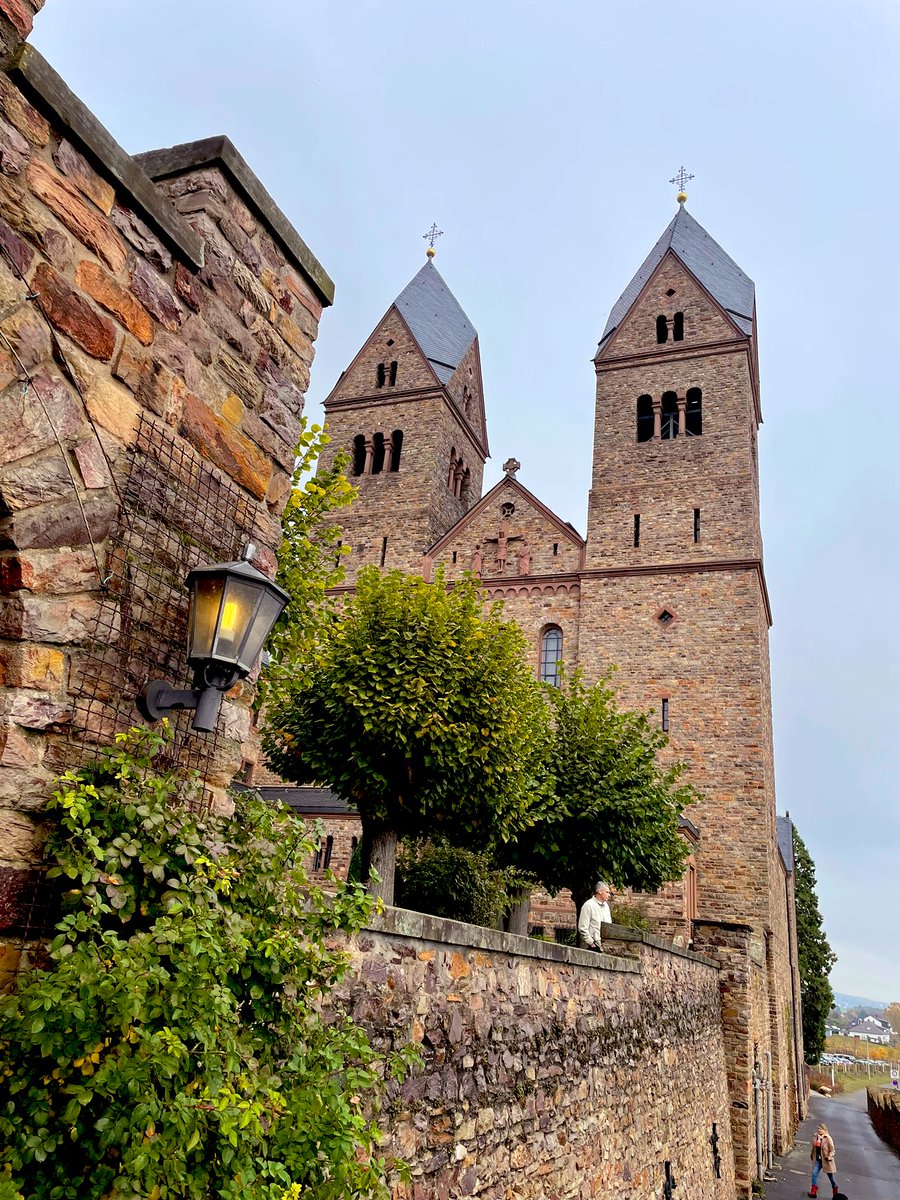bntxs's tweet photo. Aquest últim diumenge d’octubre hem anat amb els meus germans a visitar l’Abadia d’Eibingen fundada per la fascinant Hildegard Von Bingen https://t.co/nH7SpPcZ62