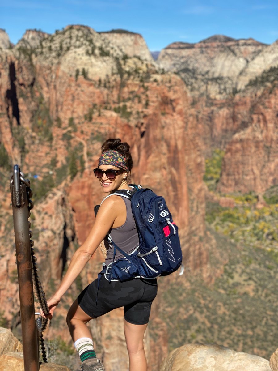 BrouttierMs's tweet photo. Teacher life—work hard and play harder. Utah weekend 🏔🥾⚡️ Angels Landing and Emerald Pools #TeacherLife #teambcsd @Team_BCSD https://t.co/d7CEcG1SU4