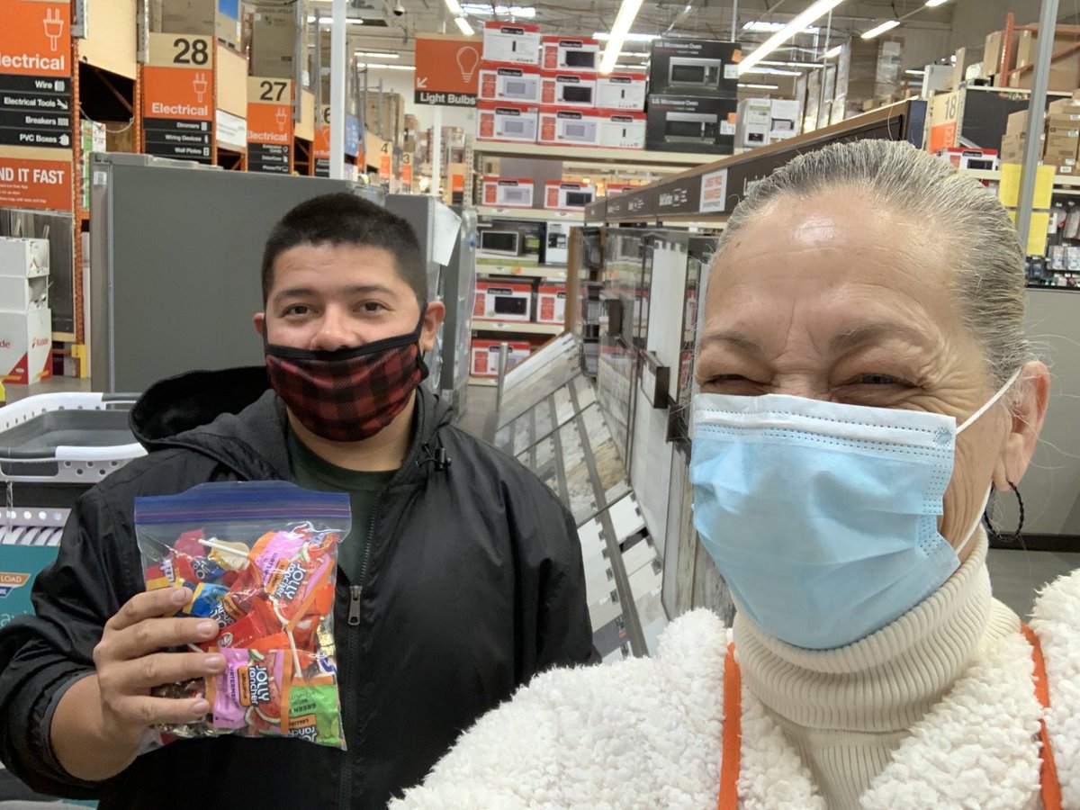 julielgilbert2's tweet photo. Happy Halloween 🎃 👻🤠🧡🧡🧡🧡Celebrating with Associates #1041 #630 #6672 🎃🎃🎃🎃🎃
⁦@Amir_Sarofiem⁩ ⁦@WDentonthd⁩ ⁦@THDjulia⁩ ⁦@THDjoachim⁩ https://t.co/o5MDmXzSzb