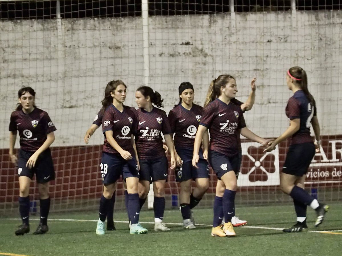 SDHuescaFem's tweet photo. FILIAL | J6 | PRIMERA TERRITORIAL

Las azulgranas vencen contra el CD Valdefierro en un partido muy disputado y se colocan líderes en solitario con pleno de victorias. 

⚽️ Julia Perruca 
⚽️ Emma
⚽️ Alicia
⚽️ Andrea 

🚀 ¡Este equipo no tiene techo!. 

4-3 | #CanteraSDHuescaFem https://t.co/pjcrlDI8nj