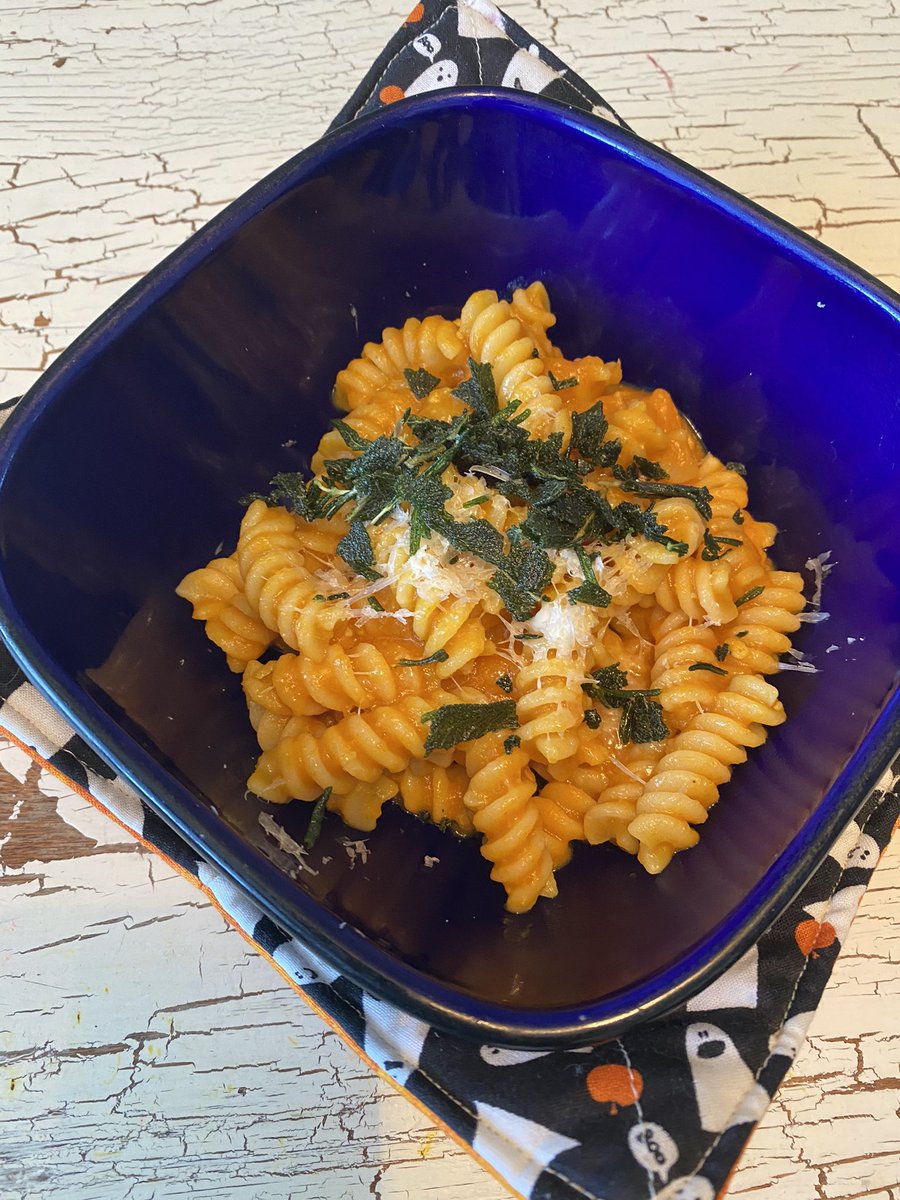 AzureSullivan's tweet photo. Do yourself a favor and make this pumpkin pasta from @guarnaschelli Delicious! https://t.co/hhVZvfpeiQ