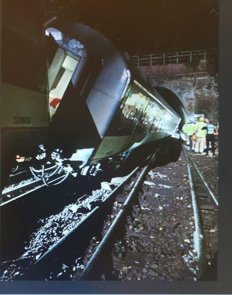 Train_PlaneHub's tweet photo. First pics coming through from the incident outside Salisbury. The SWR 159 on its side and the GWR 158 alongside it inside Fisherton Tunnel https://t.co/rOBWVVSl2x