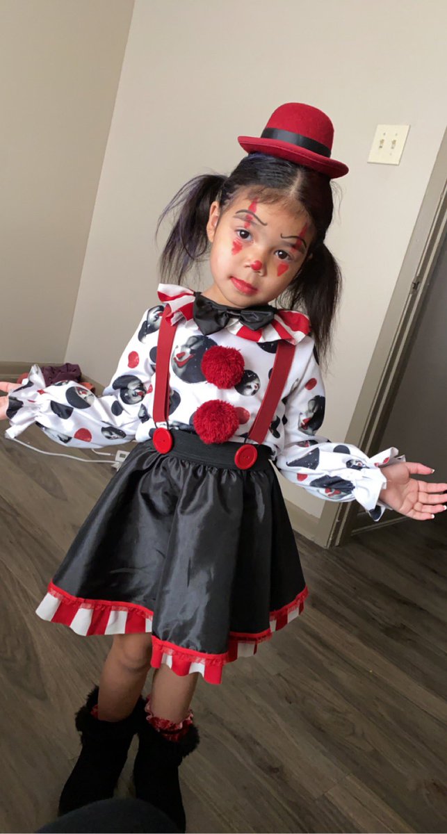Ssala0502's tweet photo. We have a little clown and a haunted puppet. Happy Halloween everybody! Stay safe out there and make sure to get in safely 🎃 https://t.co/I1eWHXkq9O