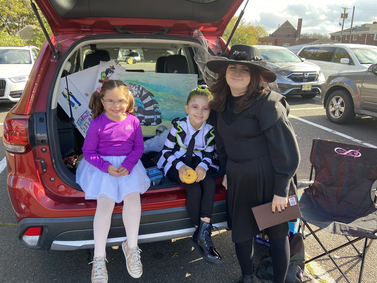 OLSSchool's tweet photo. Happy Halloween 🎃! A few of the awesome costumes at Trunk or Treat - it was a scary good time! Thank you PTA👻💙 https://t.co/bdxw1bDoR5