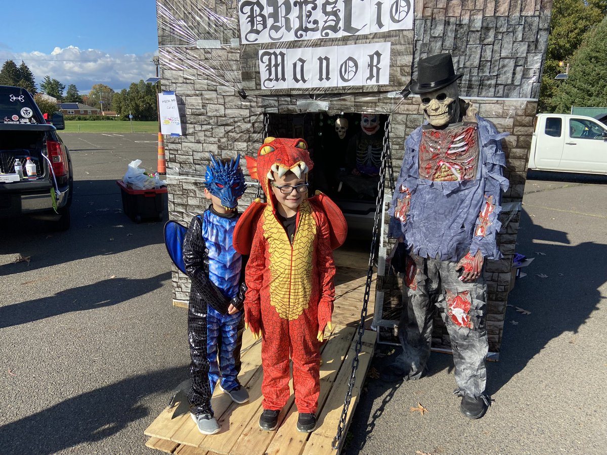 OLSSchool's tweet photo. Happy Halloween 🎃! A few of the awesome costumes at Trunk or Treat - it was a scary good time! Thank you PTA👻💙 https://t.co/bdxw1bDoR5