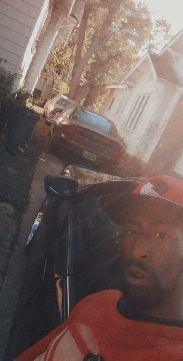 QUICK_THACEO's tweet photo. In my hood 💪🏾💪🏾💯
#hoodbound #hoodstillloveme #chilling #cooling https://t.co/g8mYX2YT7u