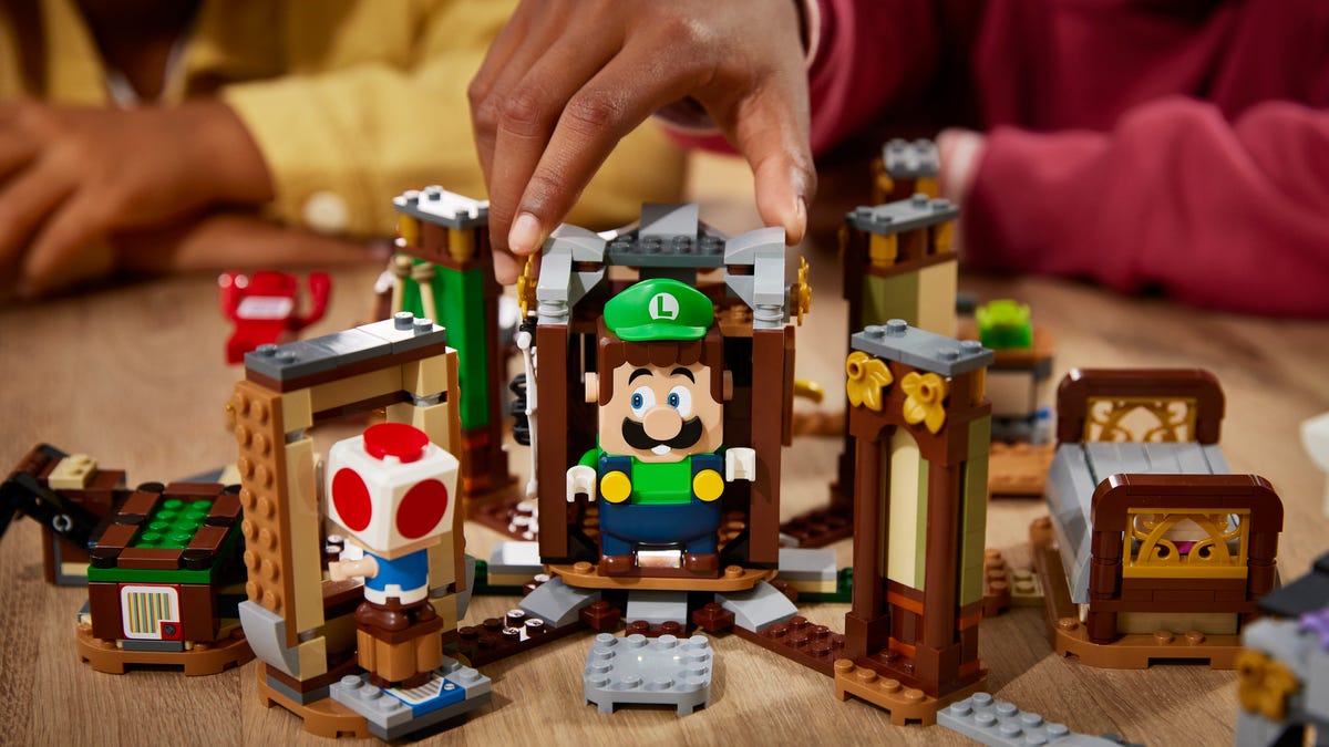 Luigi Finally Gets His Lego Due With Luigi's Mansion Sets dlvr.it/SBf84P