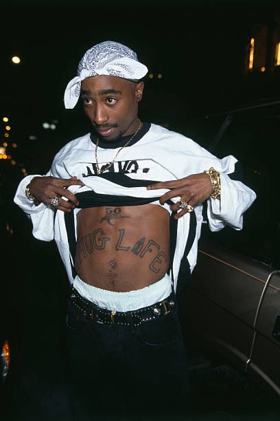 tupac with gun