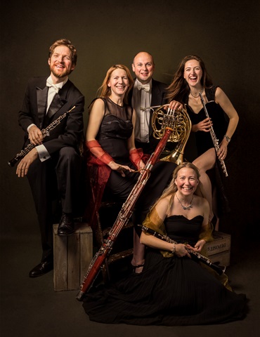concertdiary's tweet photo. Coming up at @ConwayHall on Sunday 21 November:
The fantastic @galliardens and @simondcallaghan continue the historic @CHSunConcerts Series with this performance of #Struass, #Poulenc, #Beethoven and more!
https://t.co/hKhoh2Xkf9 https://t.co/ruS2rZnblB