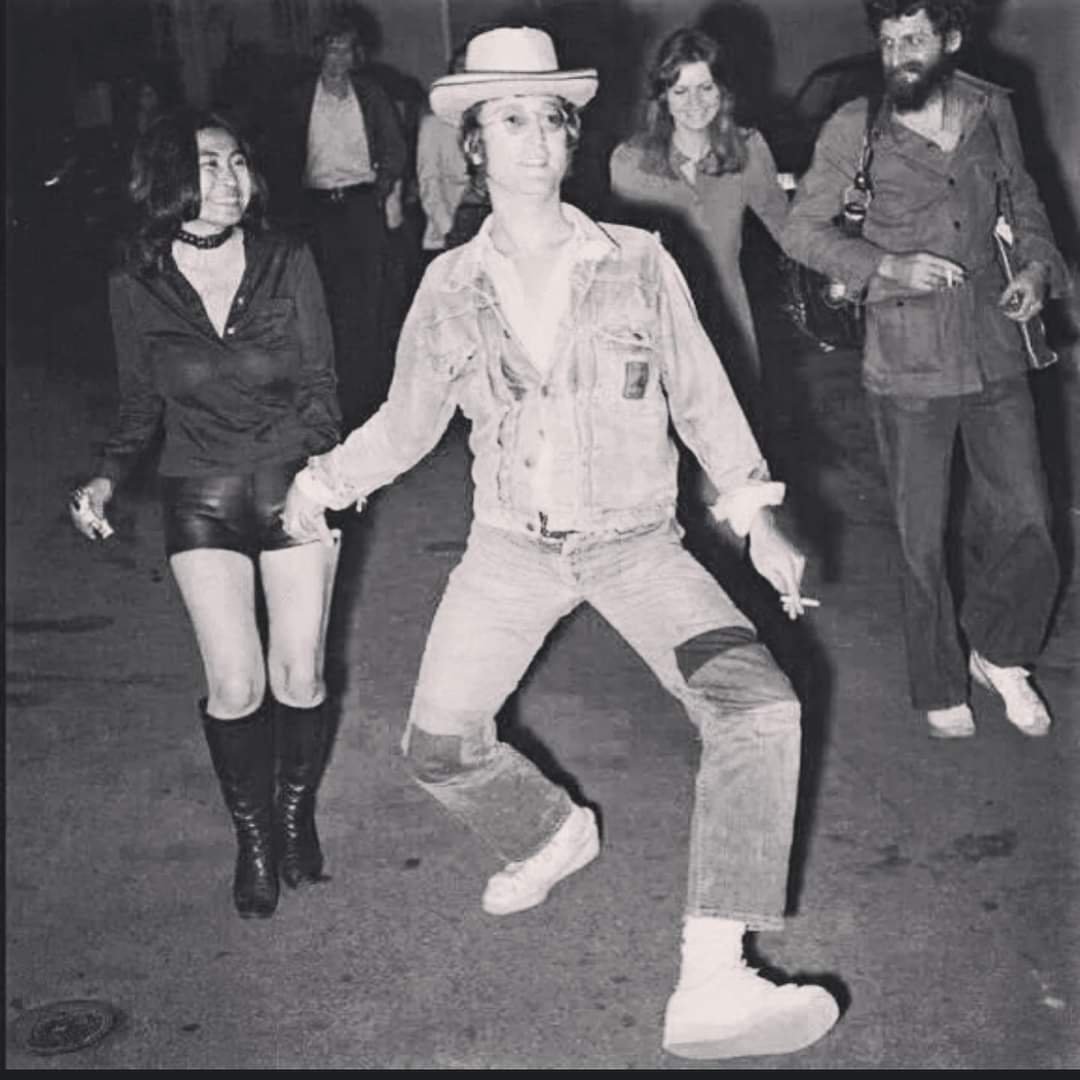 ItsWalkman's tweet image. Walk it like we talk it
#halloween2021 #johnandyoko