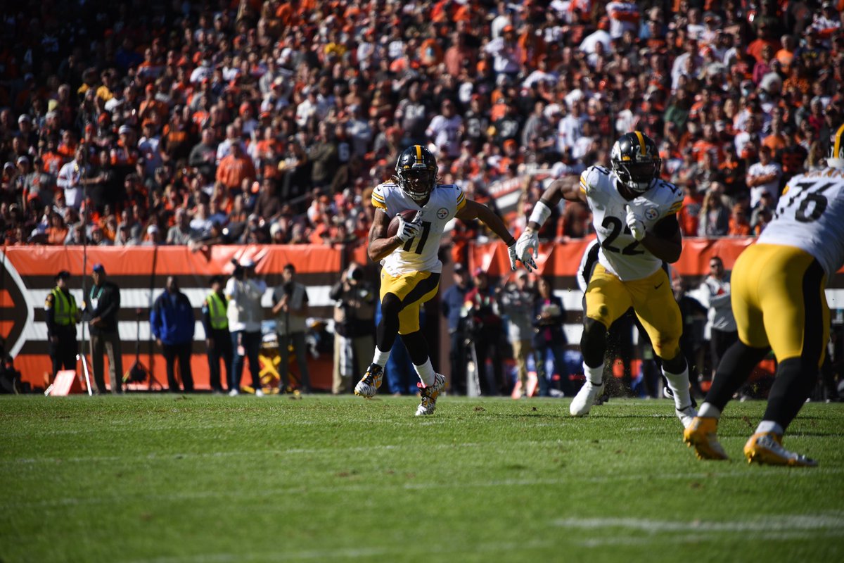 ChaseClaypool's tweet photo. Big ass win on the road vs one of our biggest rivals‼️ No better feeling! 😍 #SteelerNation https://t.co/aWYcKUZCgh