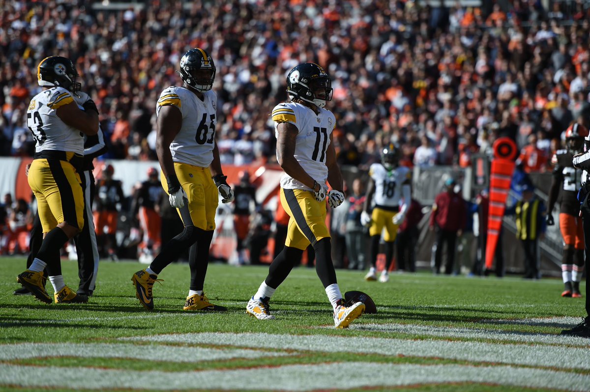 ChaseClaypool's tweet photo. Big ass win on the road vs one of our biggest rivals‼️ No better feeling! 😍 #SteelerNation https://t.co/aWYcKUZCgh