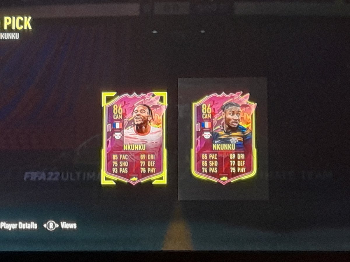 A Zweview made me go in for him <a href="/ZwebackHD/">Zwë 🍟</a>. Also dumped my club into it so @EASPORTSFIFA <a href="/EAFIFADirect/">EASFCDirect</a> some decent fodder pulls would be appreciated rn 😁😅