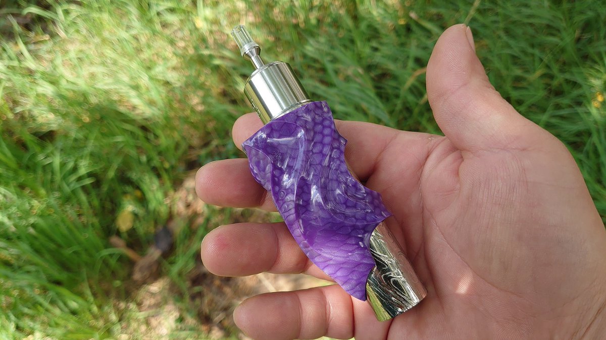 CebrjowHwScHCkj's tweet photo. 皆さん、おはよっチェ😆👍今月も宜しくご安全に🙇💦#LKC #Nero V1 #JUMA Purple Dragon +#WOTOFO STNG MTL RDA + 蜻蛉切 ドリチ 😋💦👍#VAPE #vape好きな人と繋がりたい #VAPE好きと繋がりたい #VAPE初心者 #LovePinoyVapingGear #LowkeyCustoms #iamlowkeycustoms #fouronefivemod https://t.co/PfH6HCkBjV