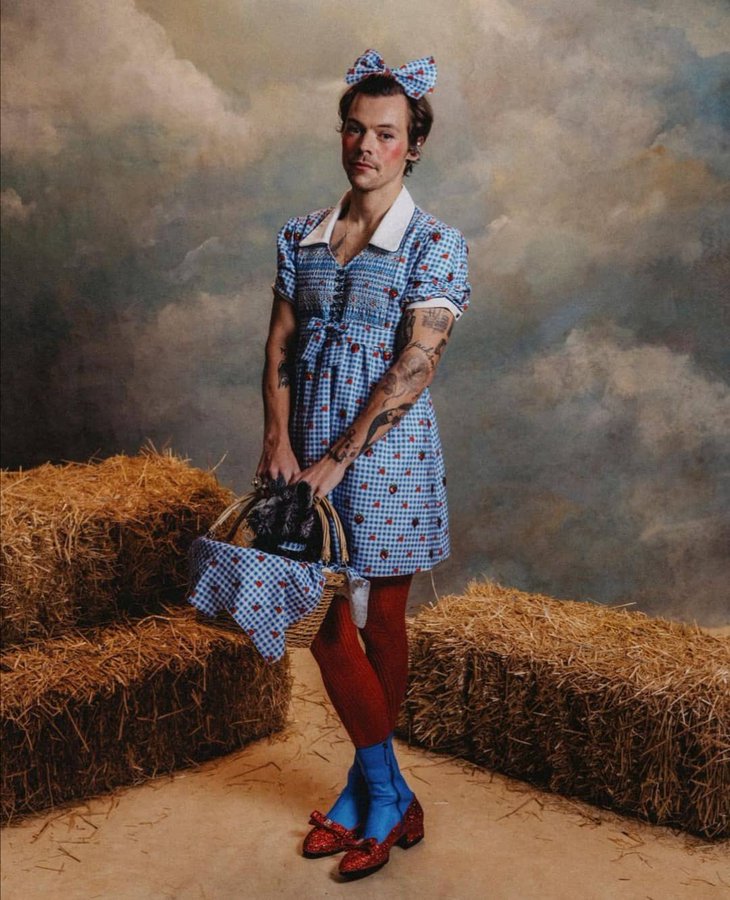 Dorthy Halloween Costumes 2022 Harry Styles Wears Blue Gingham Frock Channelises Inner Dorothy From Wizard Of Oz Netizens Go Gaga Over His Choice Of Halloween 2021 Costume Latestly